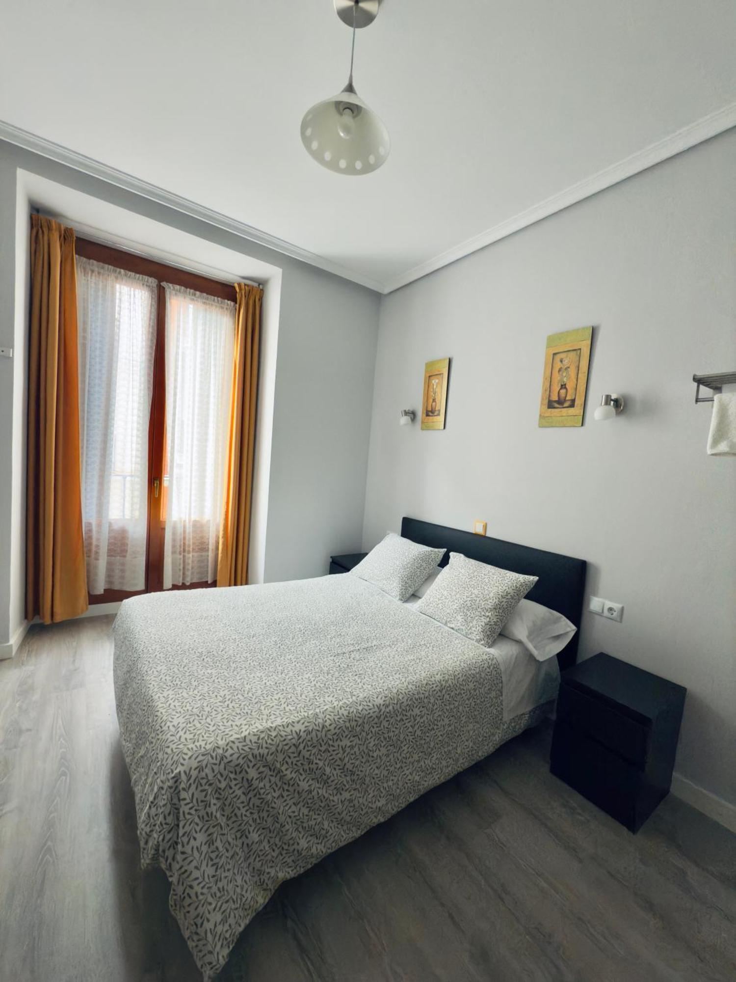 Hostal Conde De Alba Madri Exterior foto
