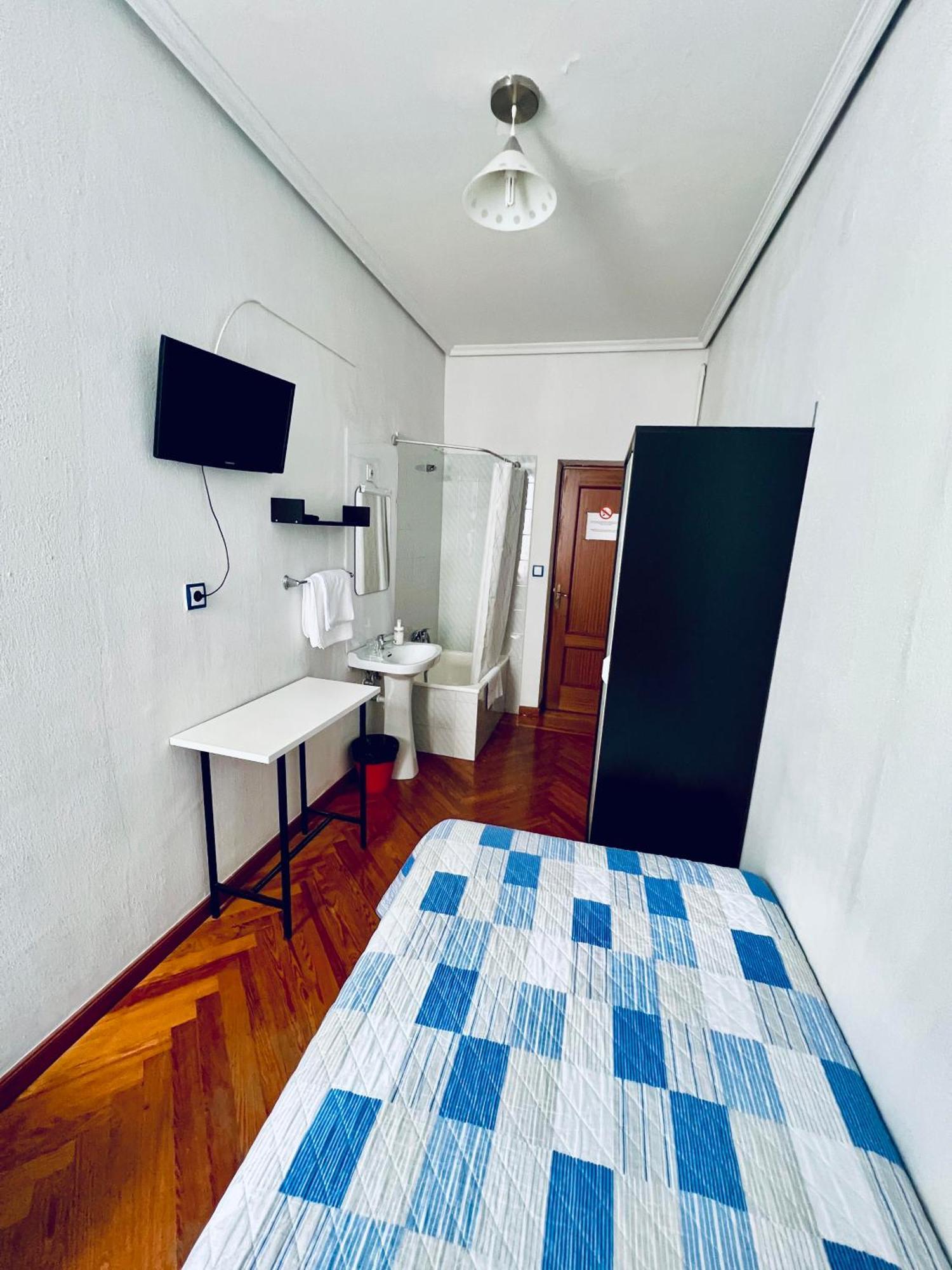 Hostal Conde De Alba Madri Exterior foto